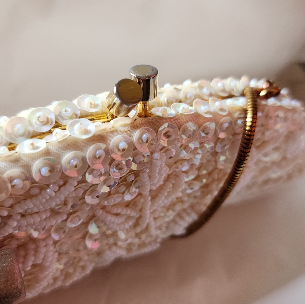 Vintage cream and gold beaded purse